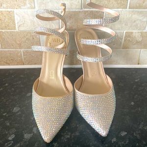 Like new Le Chateau sandals